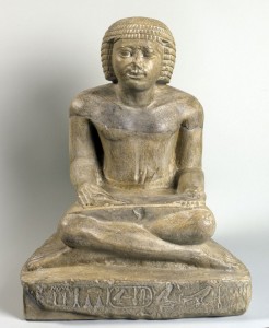 Statue des Schreibers Henka, 2450 v.Chr. Replikat von Berlin ÄM 7334.